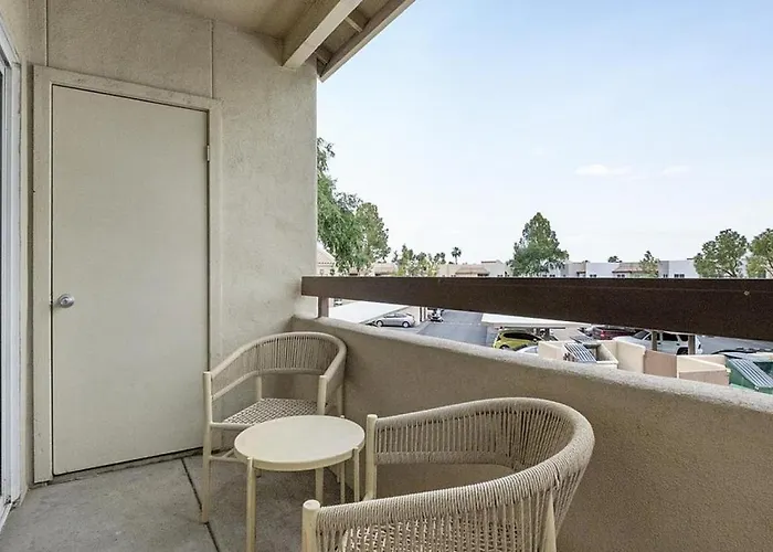 Apartment Landing Modern With Amazing Amenities